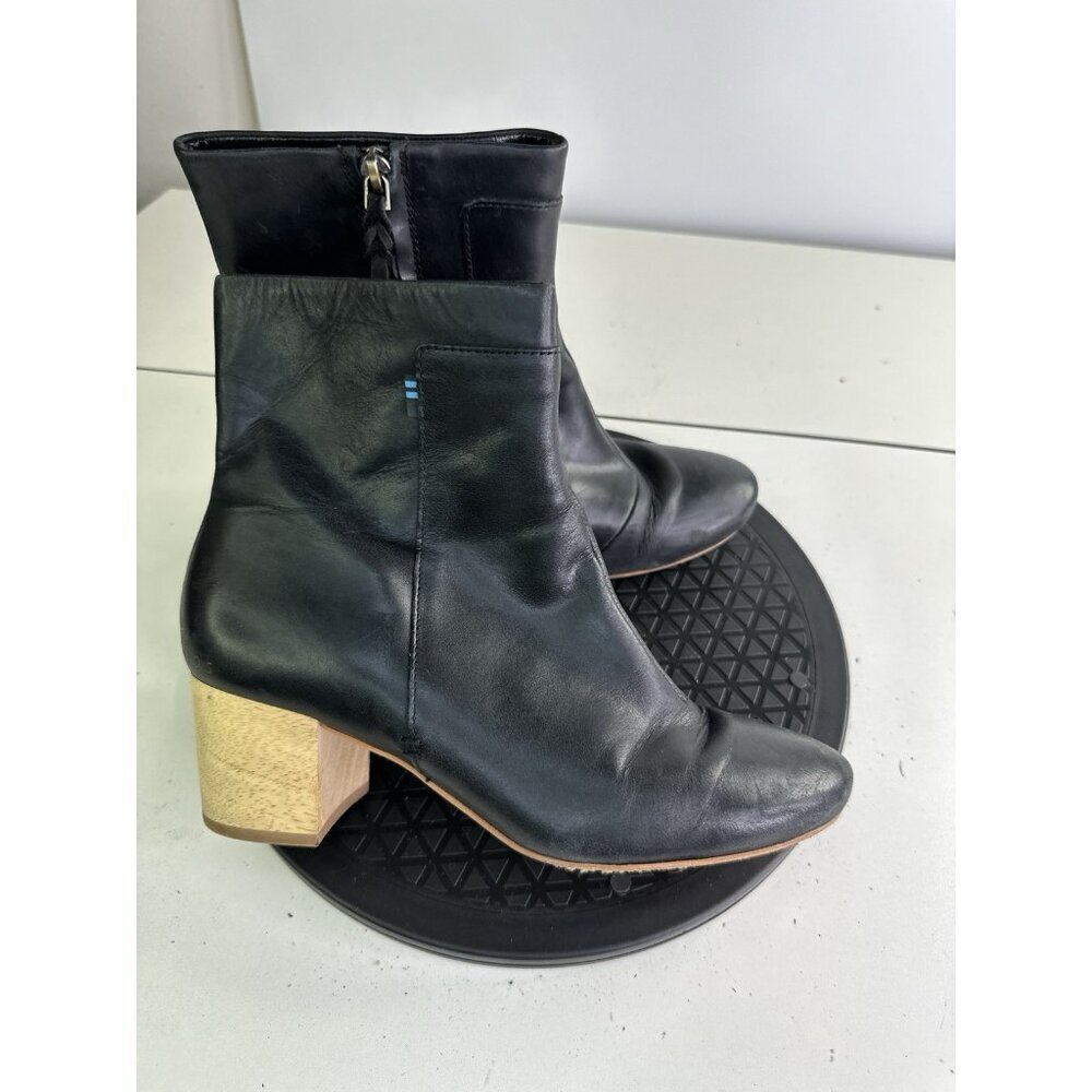 TOMS Black Leather Ankle Boots Womens Sz 8 Block Heel Booties Zip Tassel